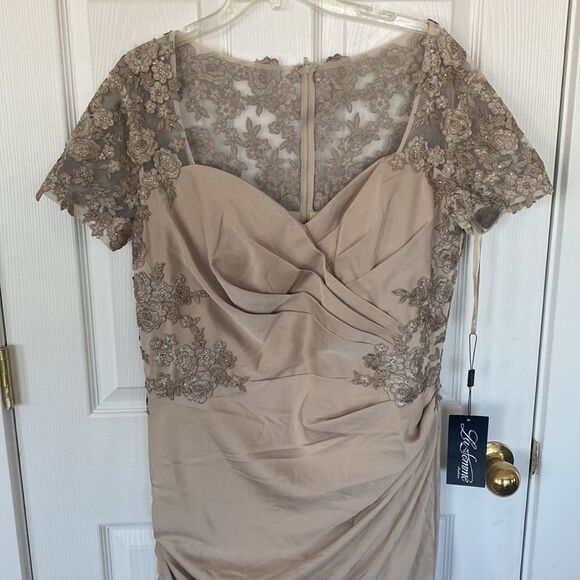 New La Femme lace back satin trumpet gown in frost Mother of the bride gown - Picture 7 of 8